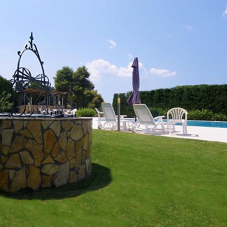 Cosmos Resort คาลามอส ภายนอก รูปภาพ