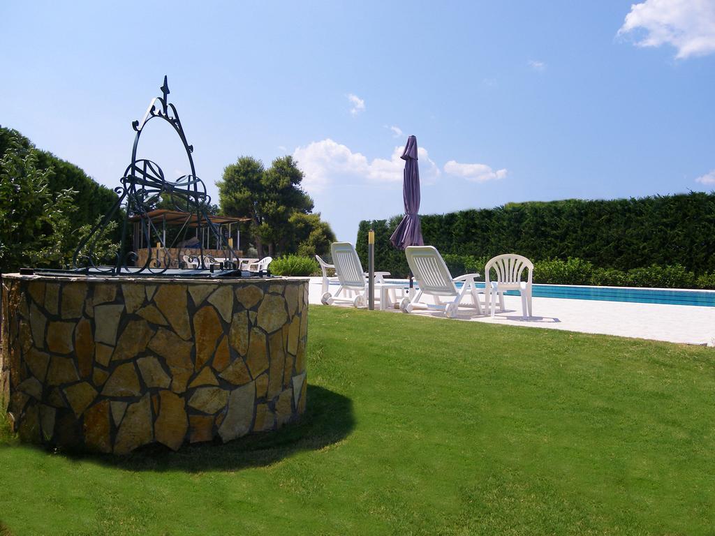 Cosmos Resort คาลามอส ภายนอก รูปภาพ